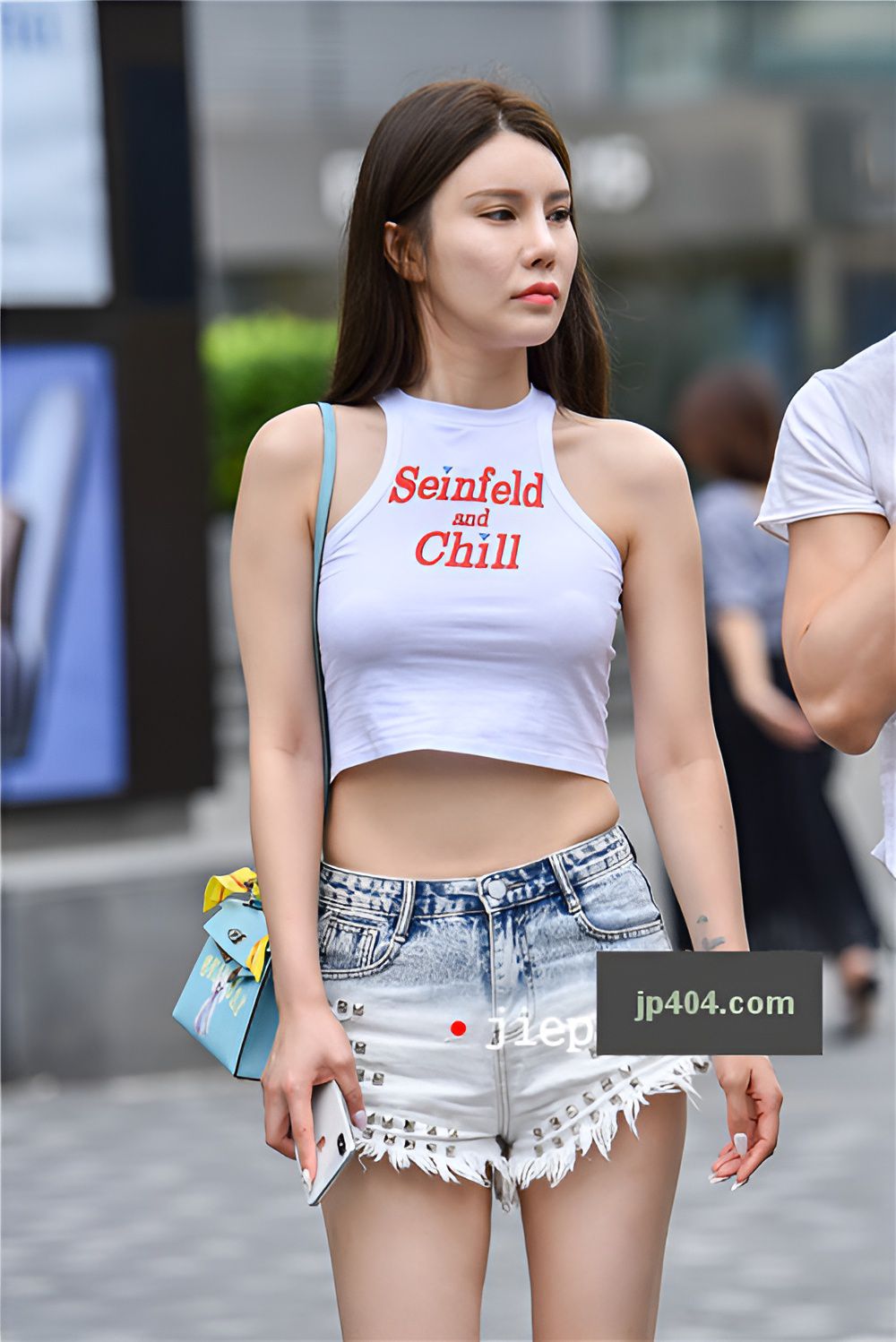 热裤月牙美女(33P)[367M/JPG]