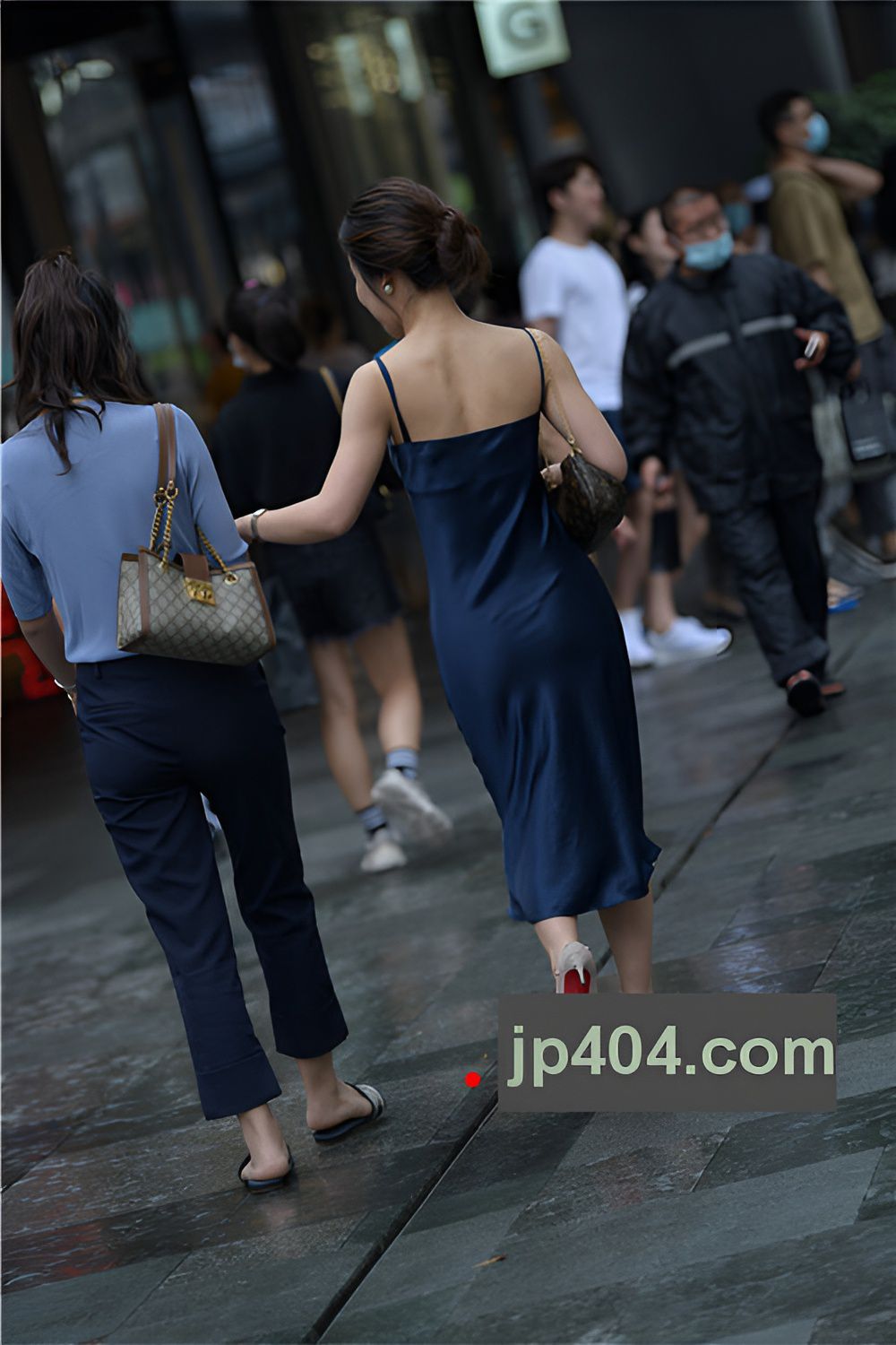 吊带长裙妹子(84P)[1.03G/JPG]