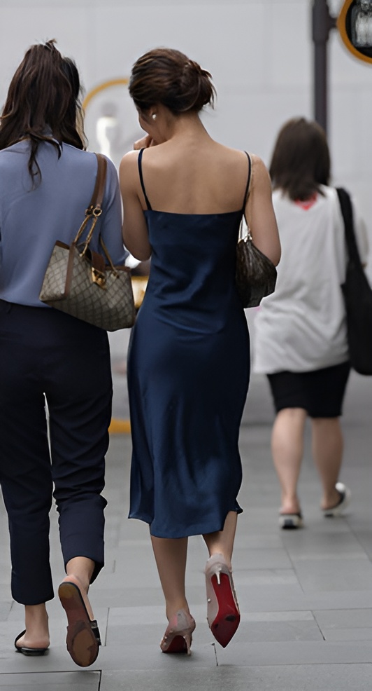 吊带长裙妹子(84P)[1.03G/JPG]