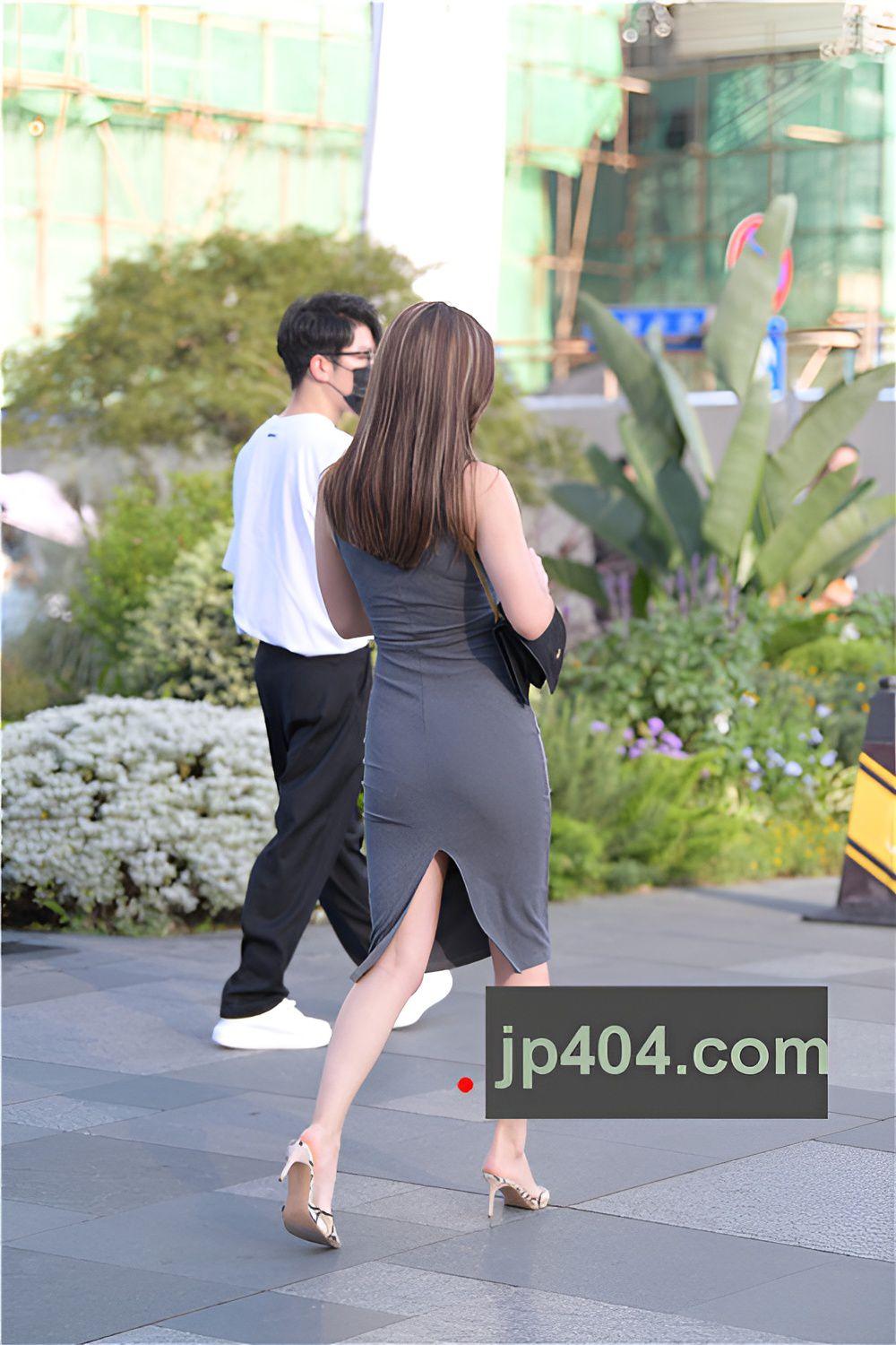 连体灰色紧身包臀裙美女(63P)[1.37G/JPG]