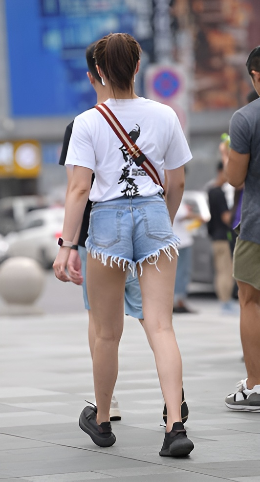 毛边牛仔裤小姐姐(117P)[2.48G/JPG]