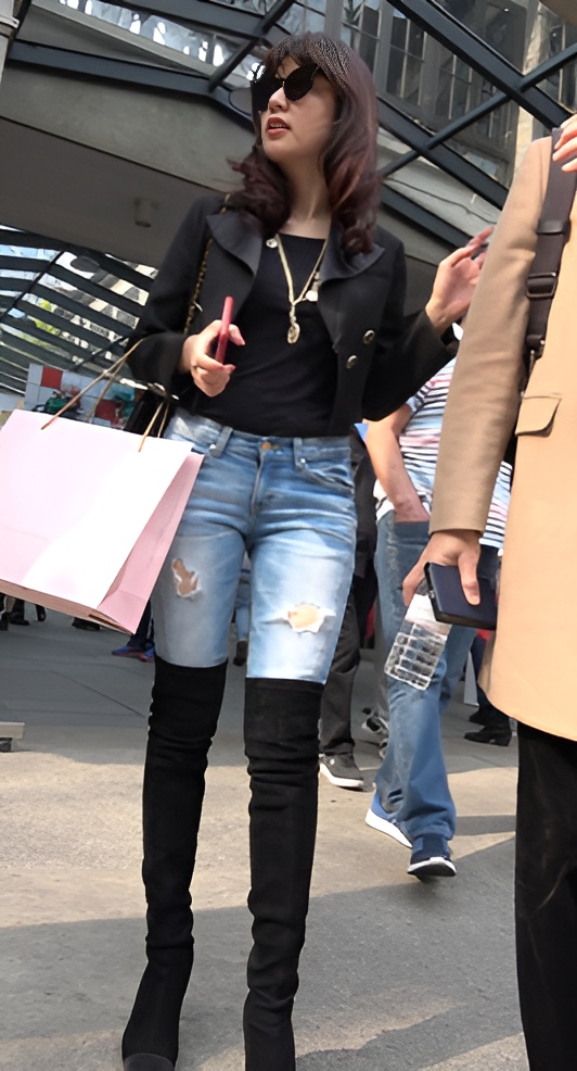 黑色高靴蓝牛仔[2.53G/MP4]