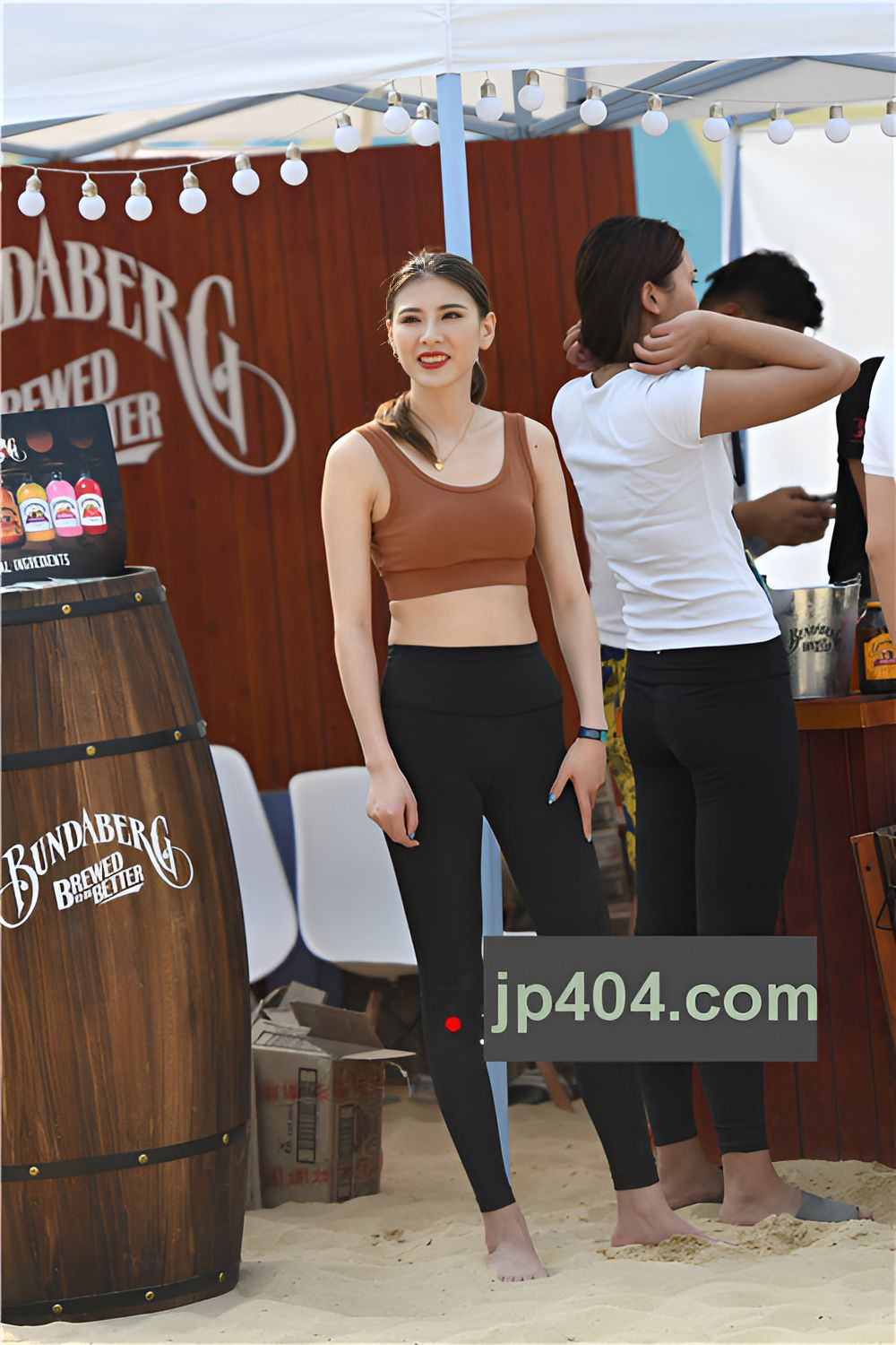 黑色紧身裤小姐姐(21P)[220M/JPG]