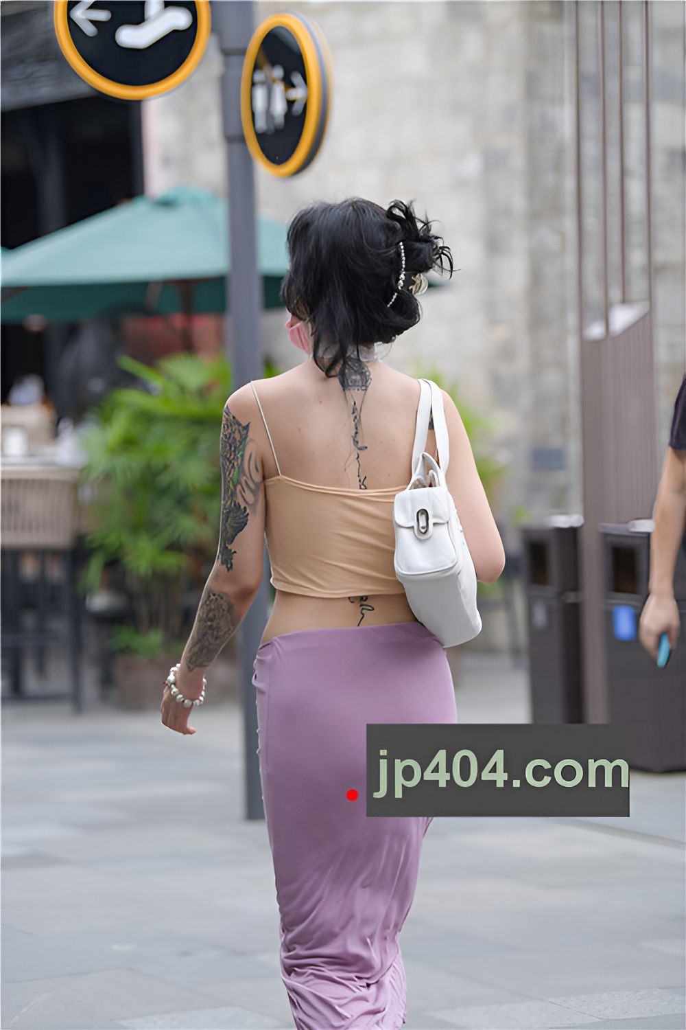 漂亮的包臀裙纹身美女(63P)[663M/JPG]