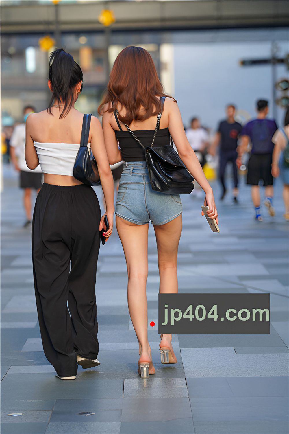 高腰牛仔热裤妹子(30P)[347M/JPG]