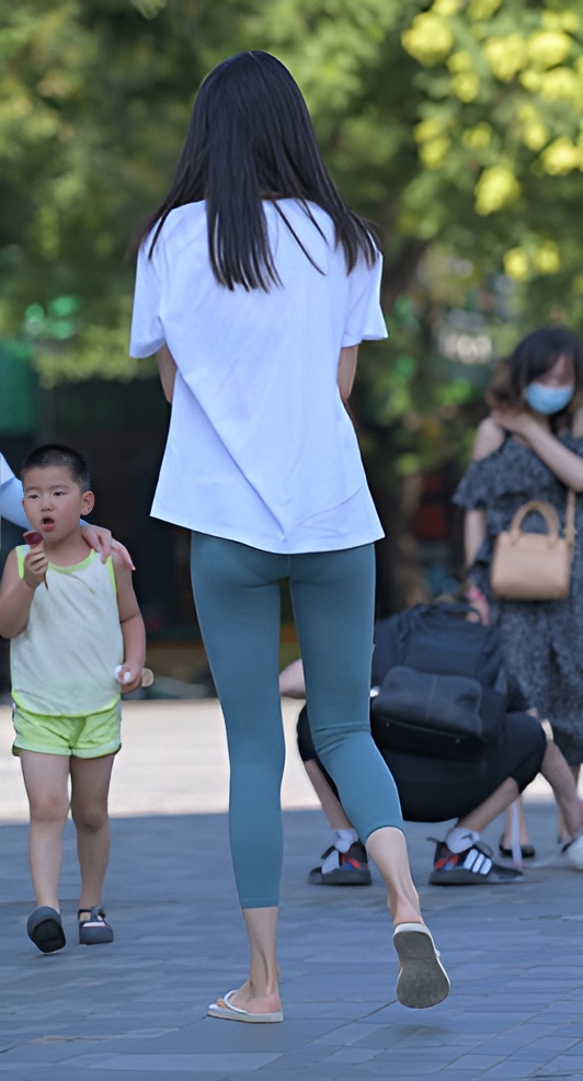 瑜伽裤美女(58P)[1.28G/JPG]