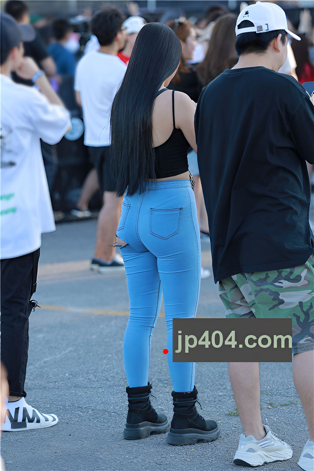 牛仔紧身裤小姐姐(17P)[192M/JPG]