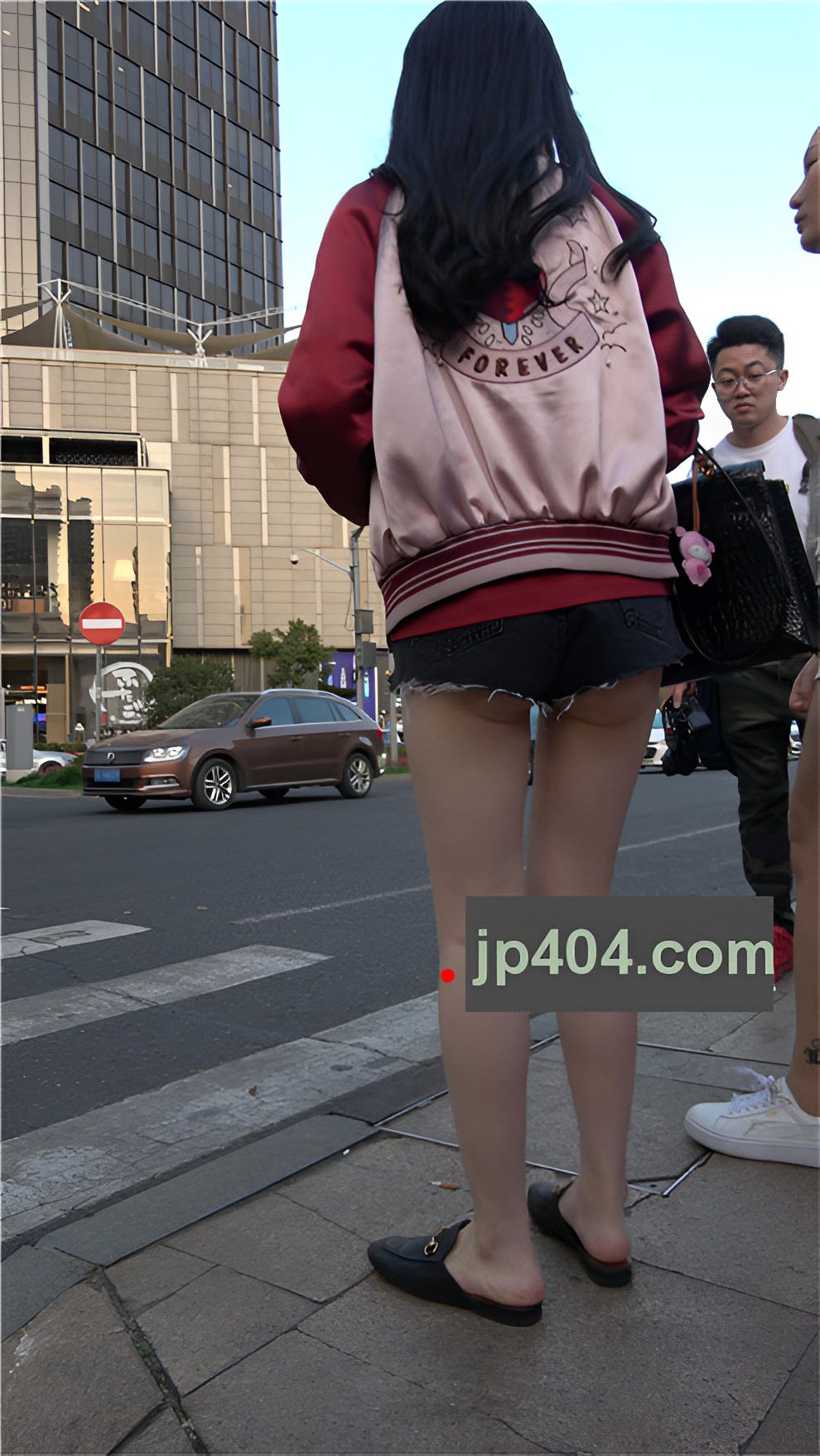 黑色热裤月牙小姐姐[1.45G/MP4]