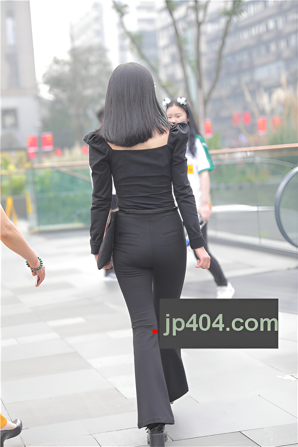 黑色紧身喇叭裤小姐姐(64P)[486M/JPG]