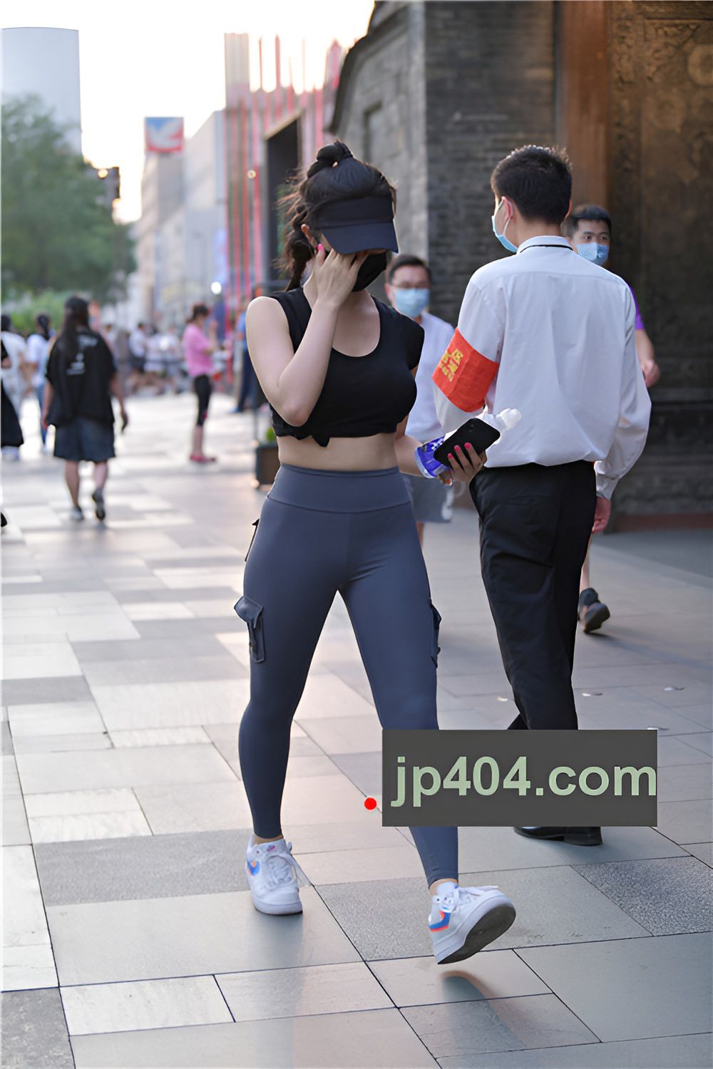 紧身裤小姐姐(61P)[1.09G/JPG]