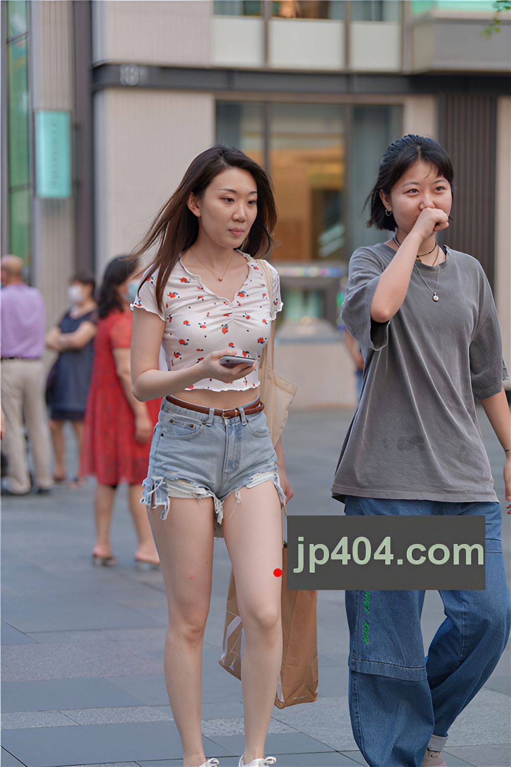 牛仔热裤白嫩的小姐姐(87P)[1.33G/JPG]