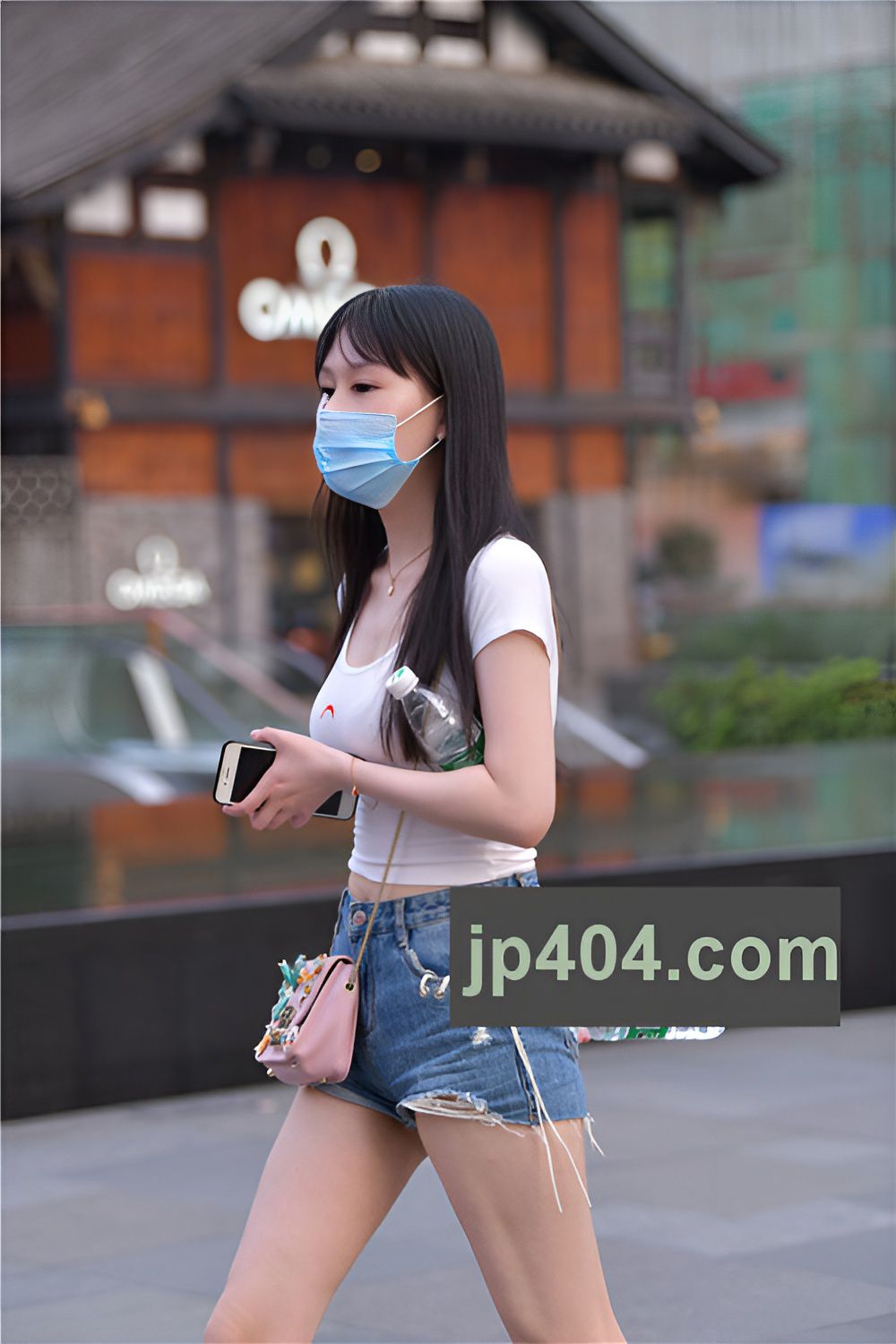 热裤牛仔美女(69P)[1.51G/JPG]