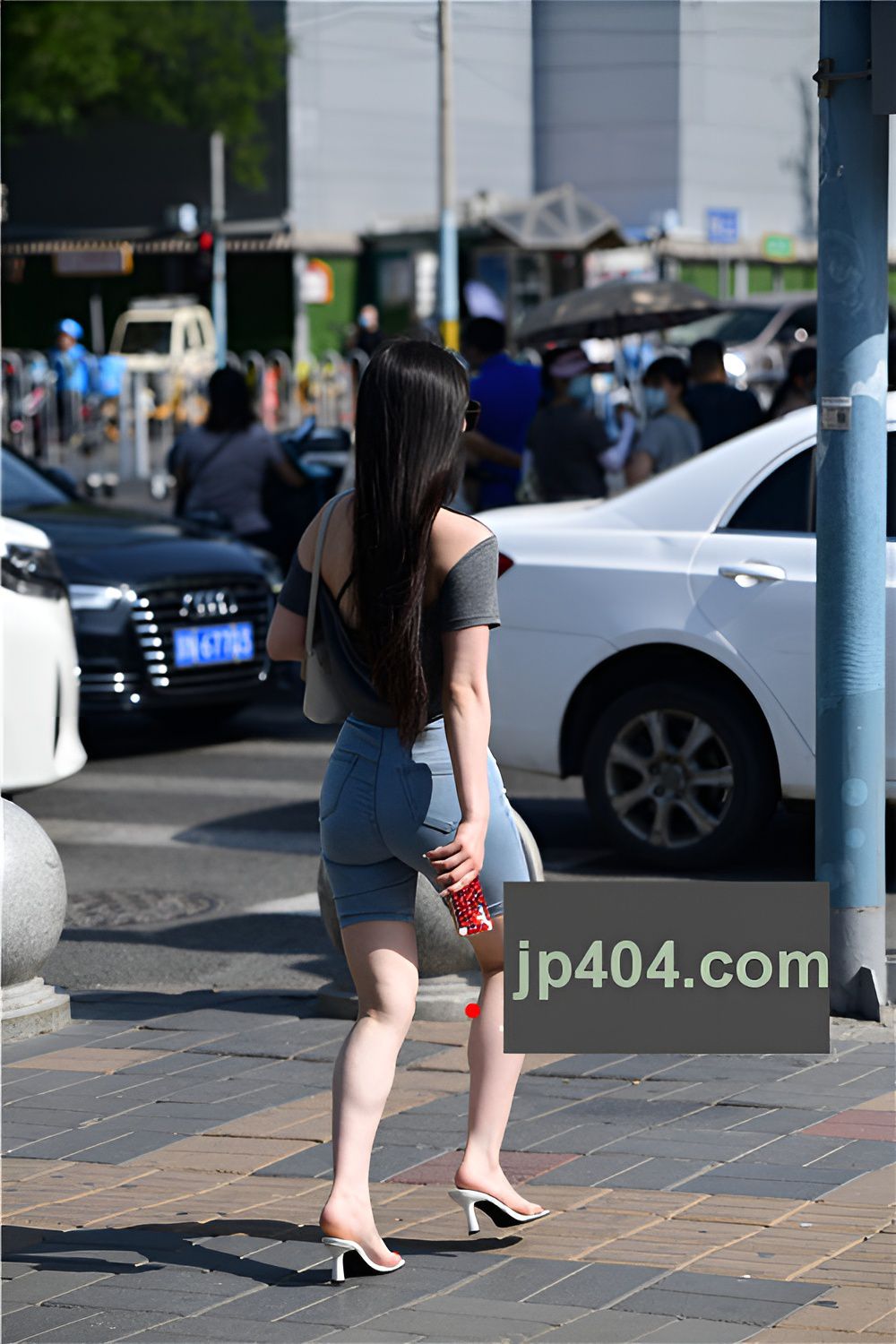 紧身牛仔短裤美女(50P)[1.12GG/JPG]