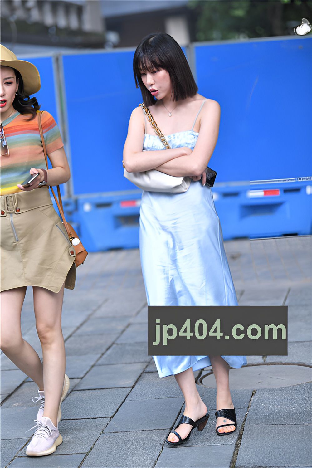 吊带长裙美女(86P)[2.18G/JPG]