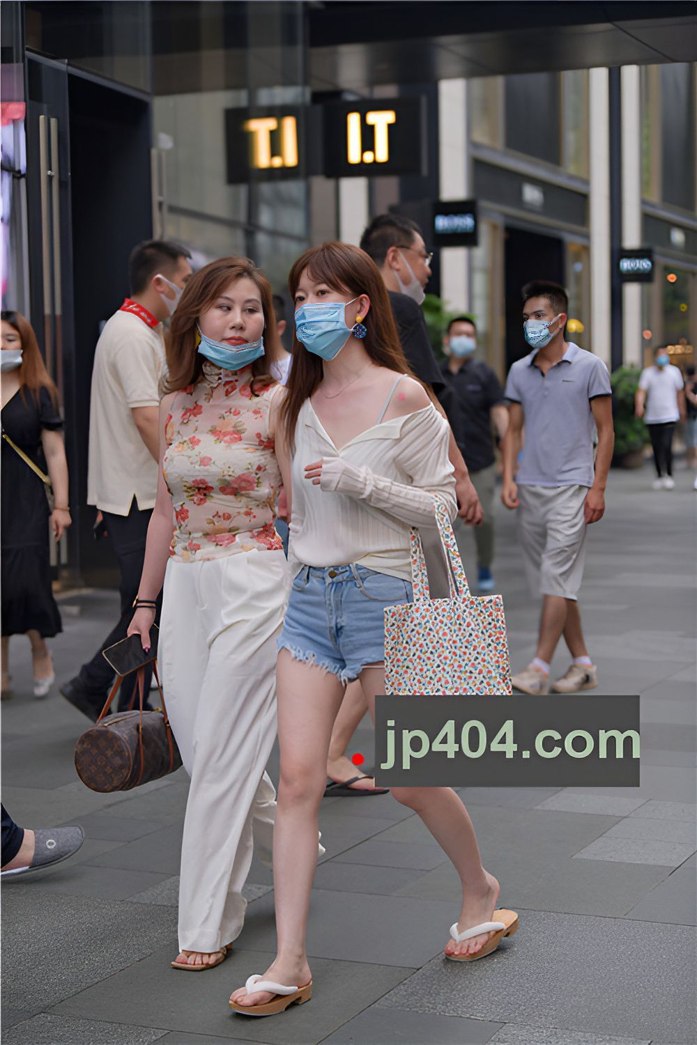 热裤MM(176P)[2.17G/JPG]