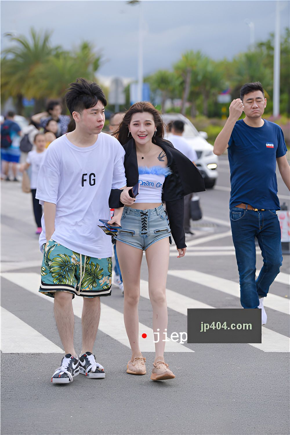 热裤牛仔小姐姐(32P)[507M/JPG]