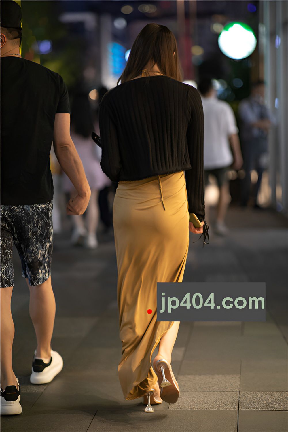 紧身长裙气质美女(28P)[554M/JPG]