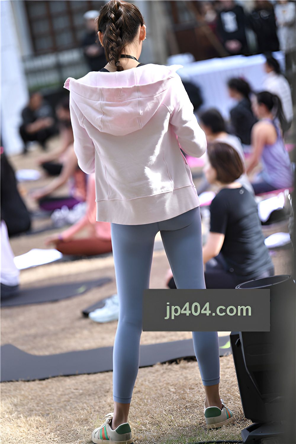 练瑜伽的小姐姐(40P)[894M/JPG]