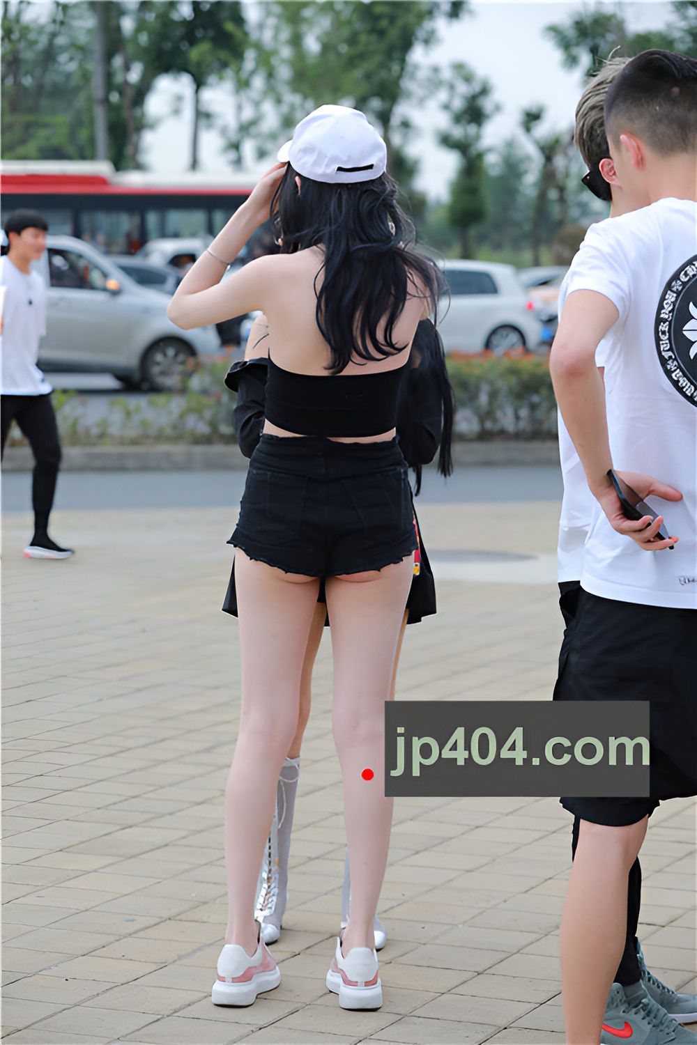 白嫩长腿热裤美女(86P)[957M/JPG]