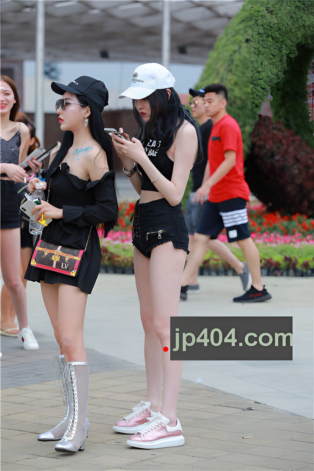 白嫩长腿热裤美女(86P)[957M/JPG]