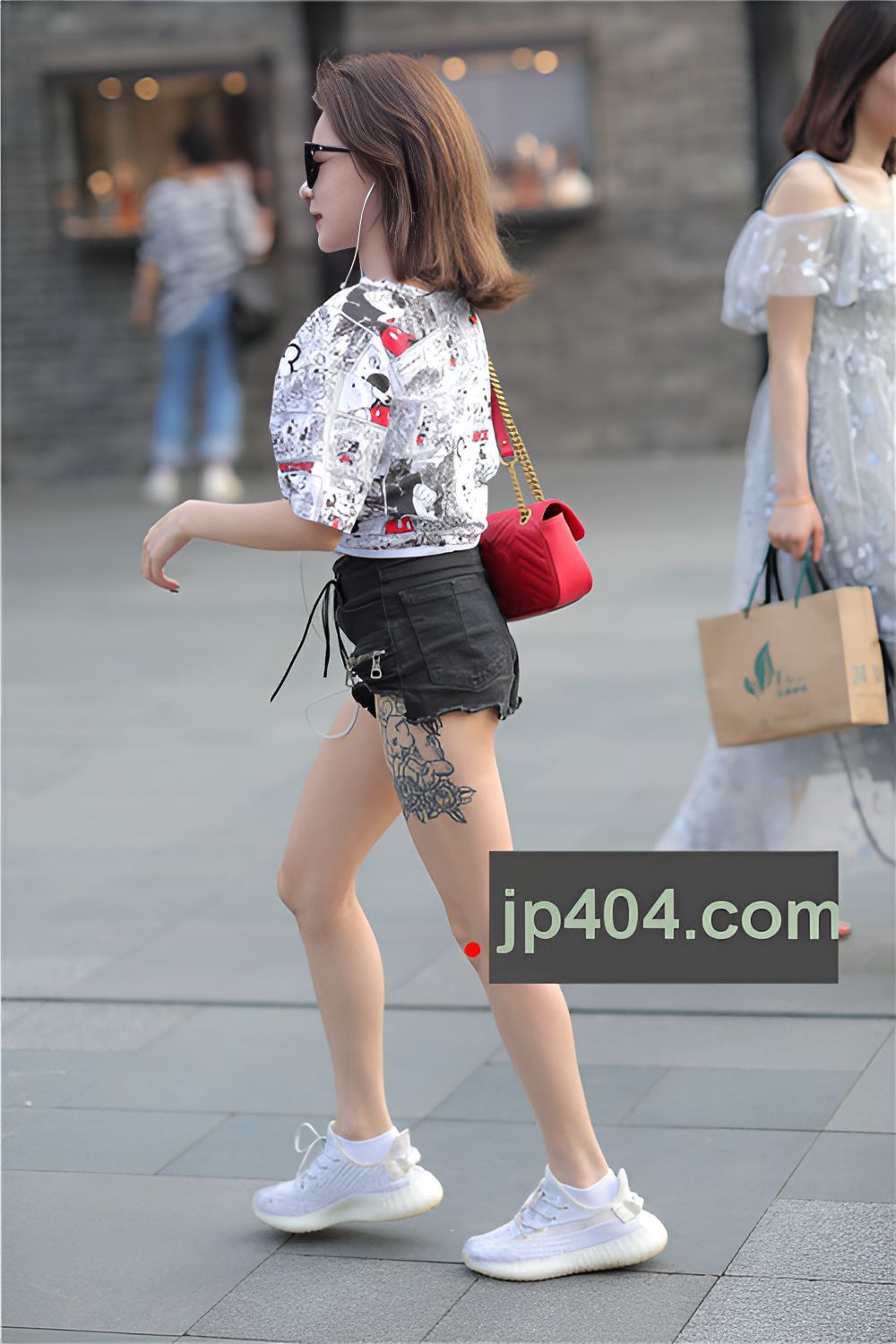 黑色热裤小姐姐(27P)[222M/JPG]