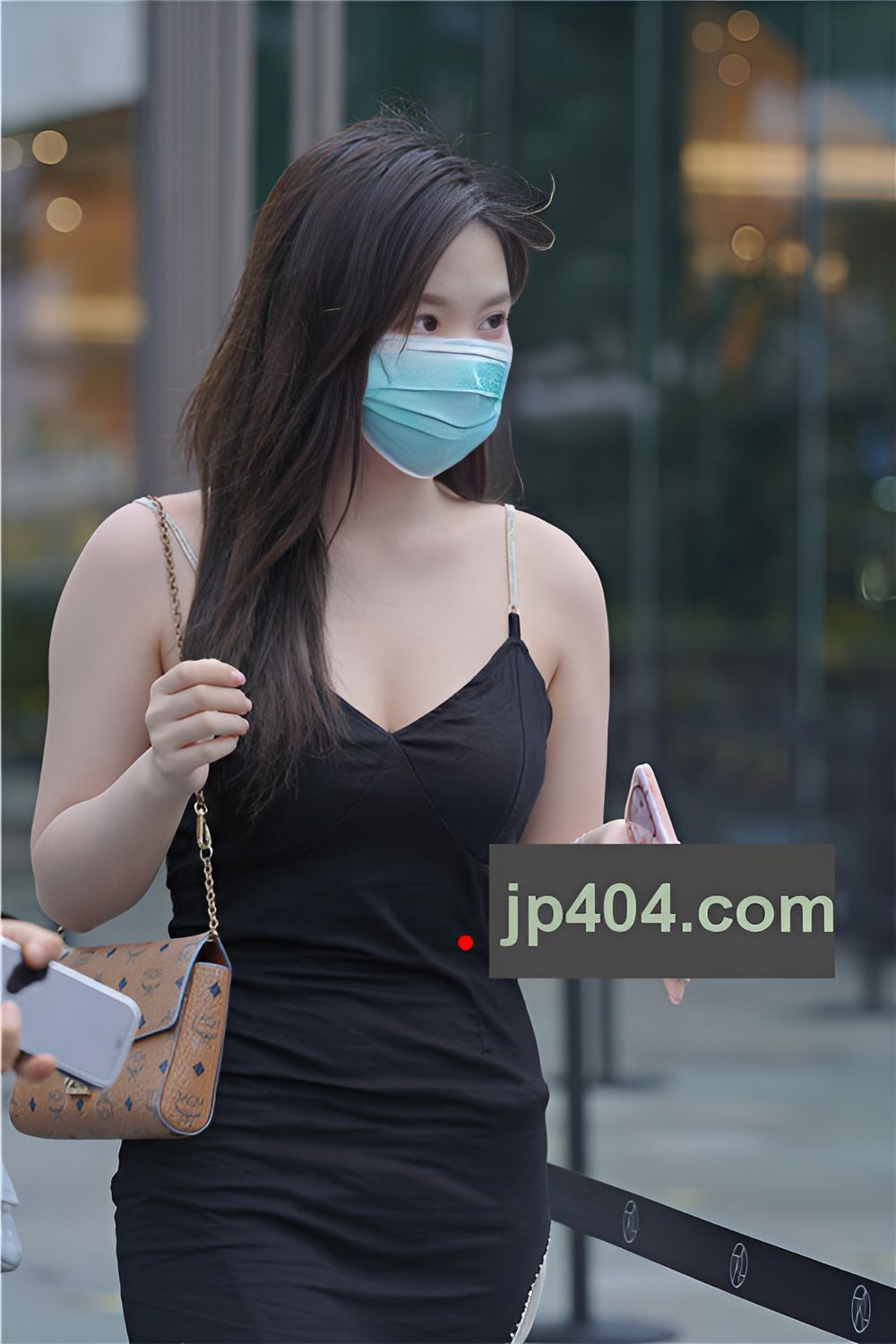 漂亮的吊带黑丝美女【套图+视频】