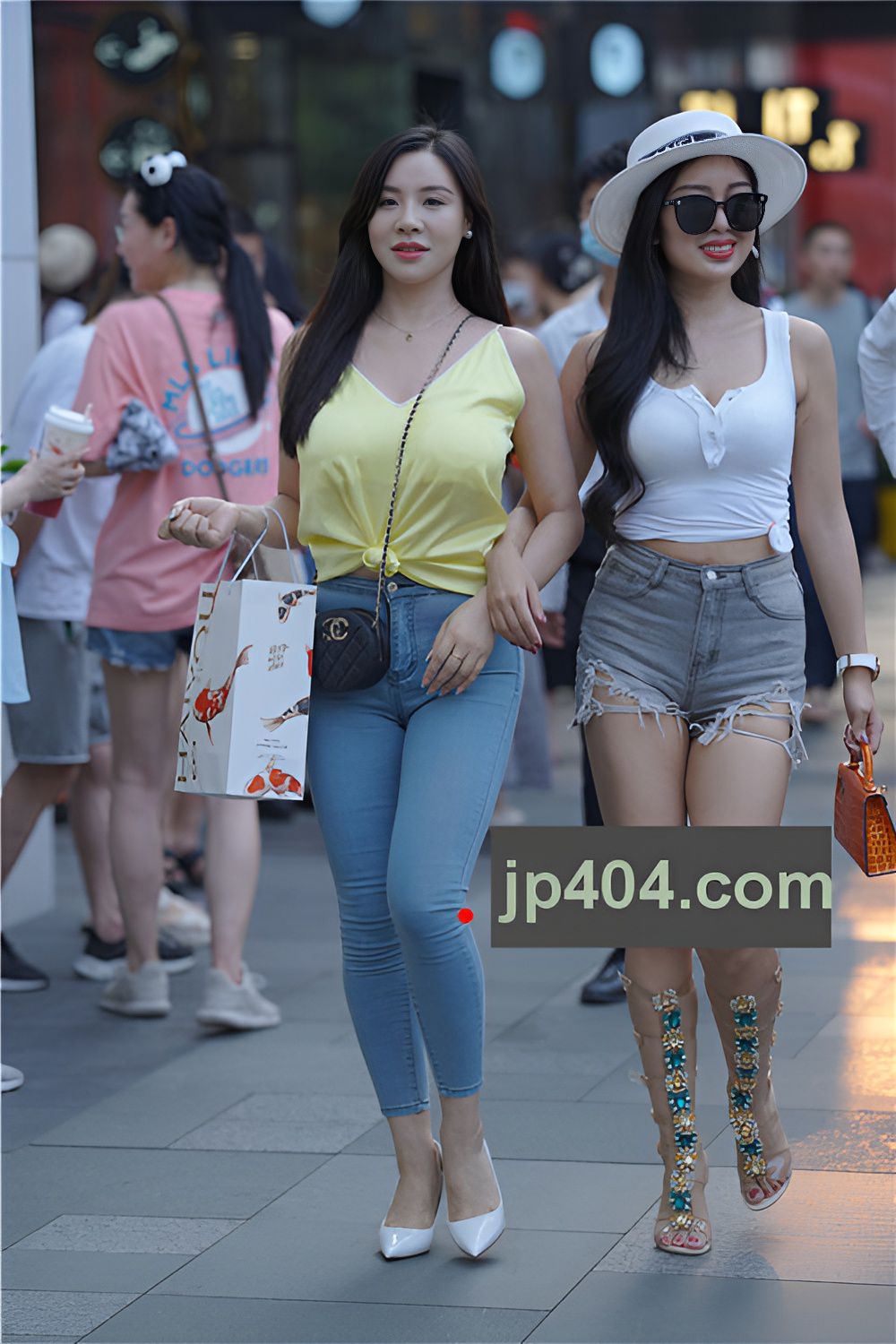 丰腴牛仔裤美女【套图+视频】