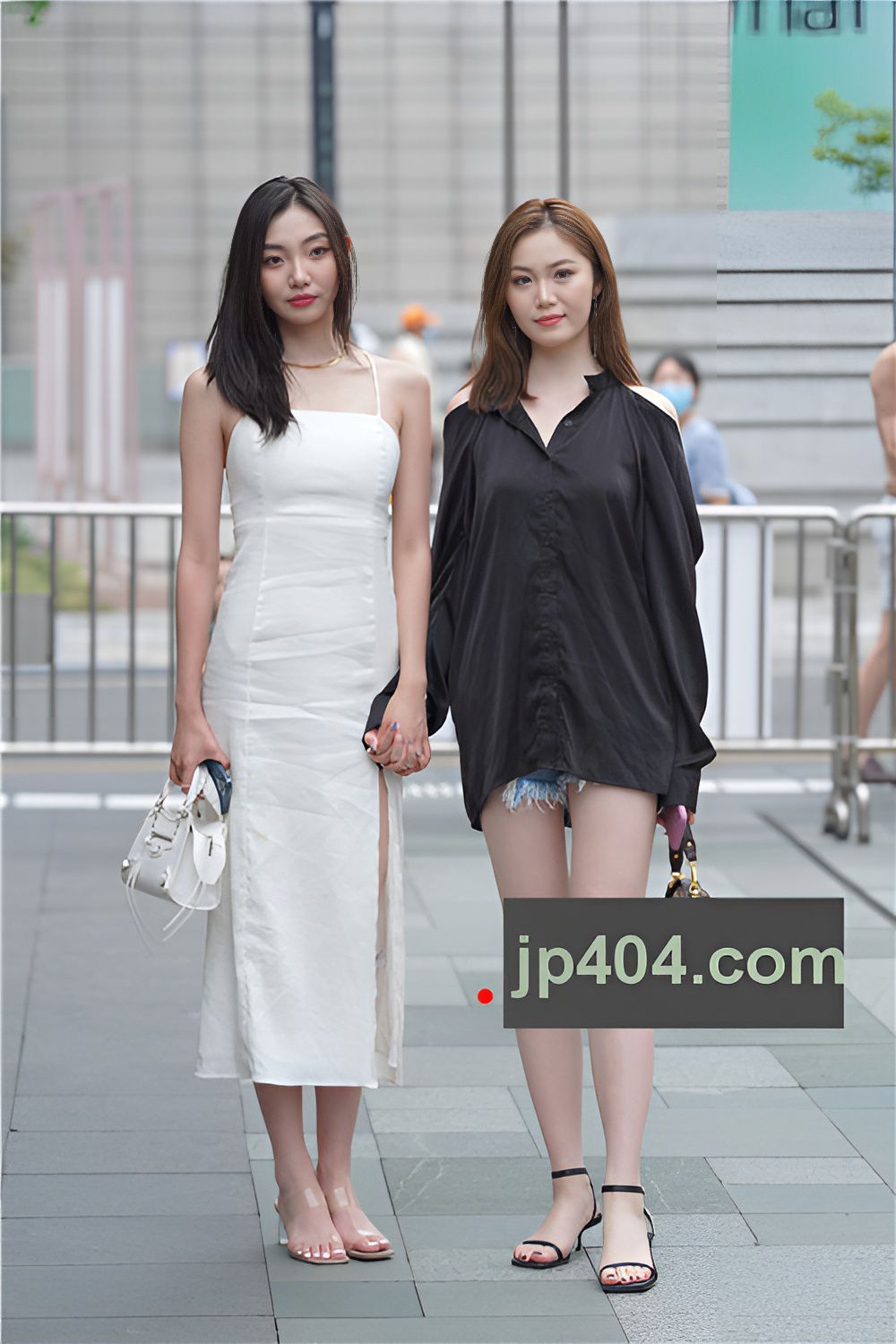 两个漂亮的美女【套图+视频】