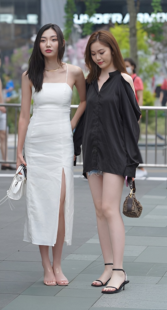 两个漂亮的美女【套图+视频】