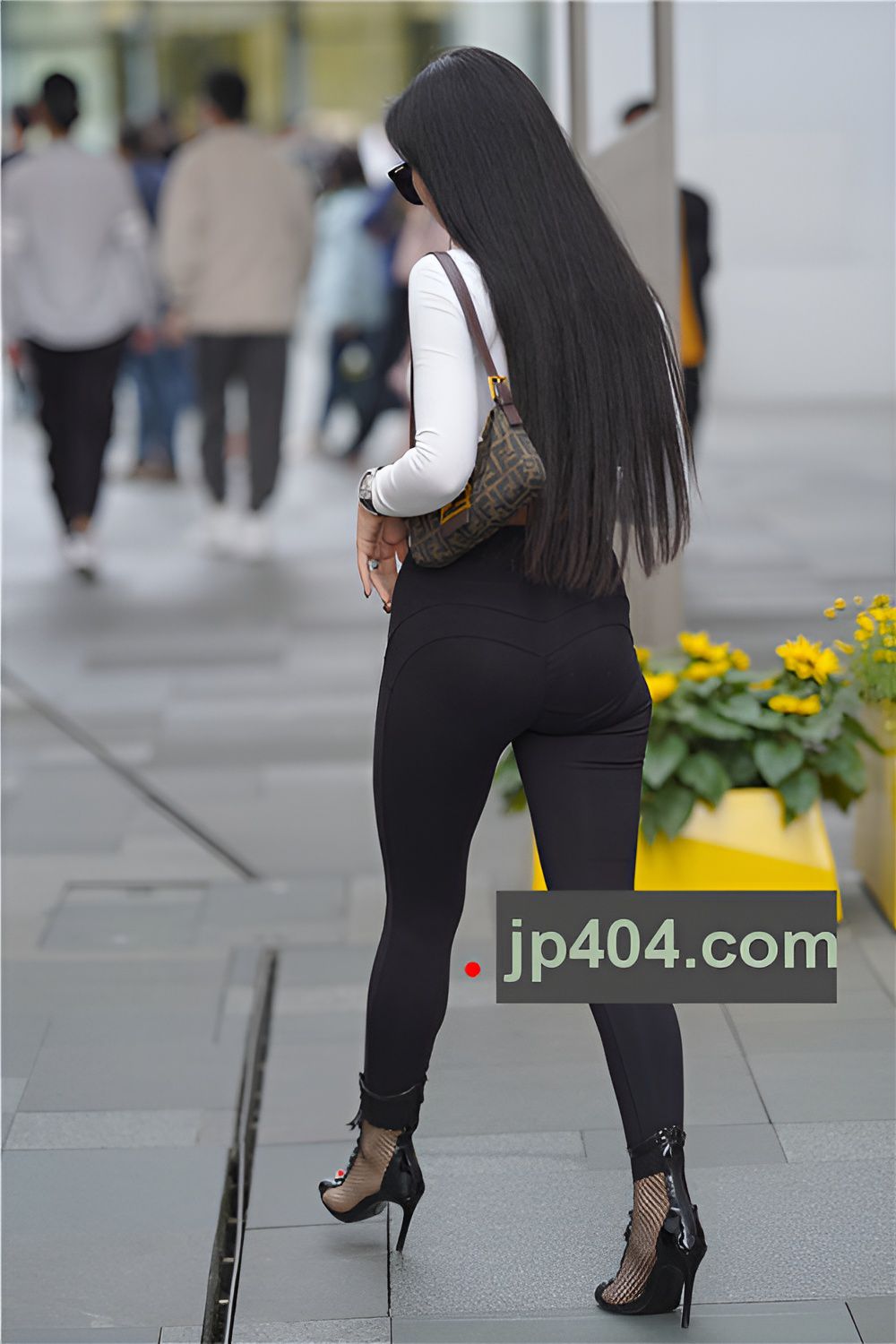 漂亮的长发美女【套图+视频】