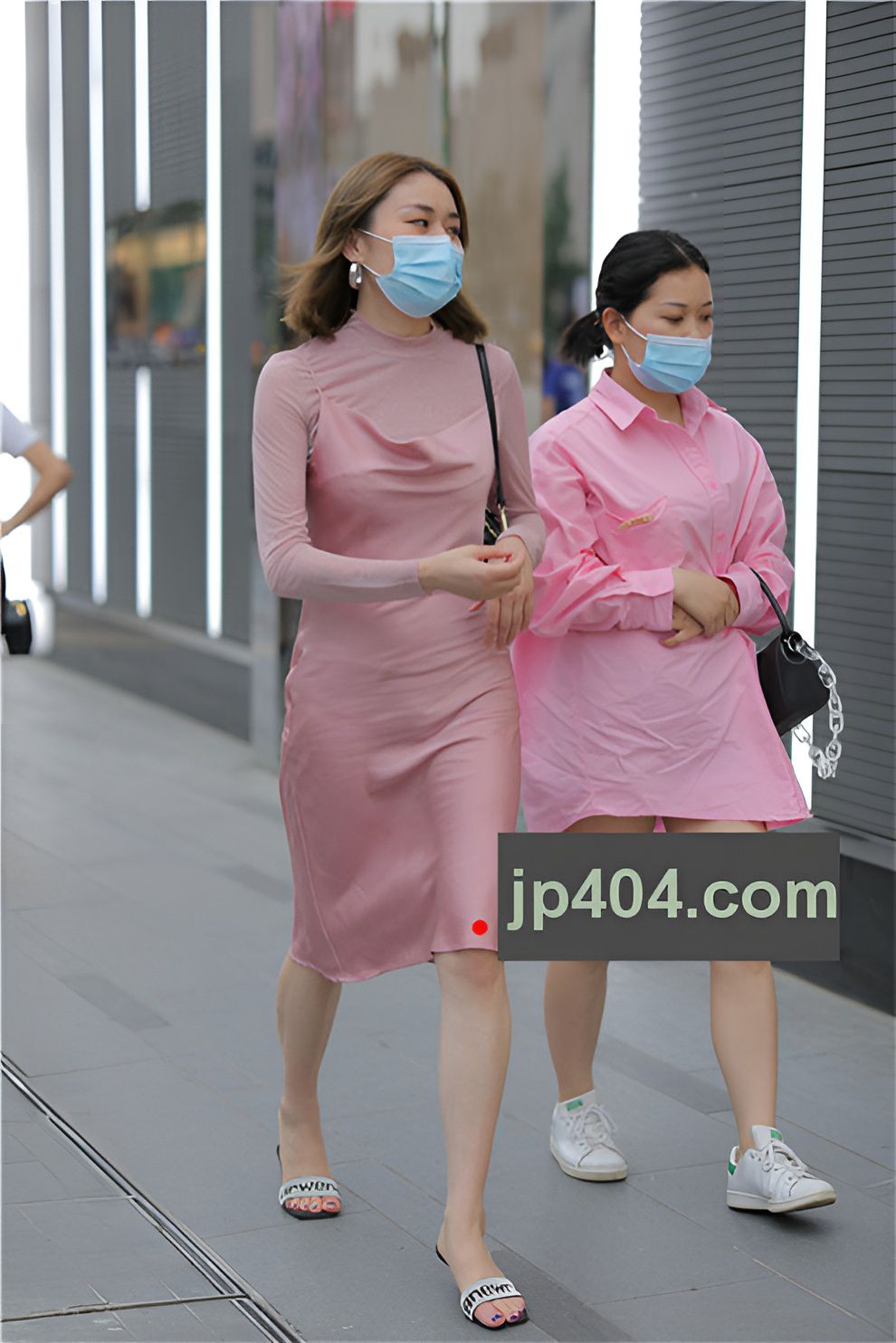 粉色吊带长裙美女【套图+视频】