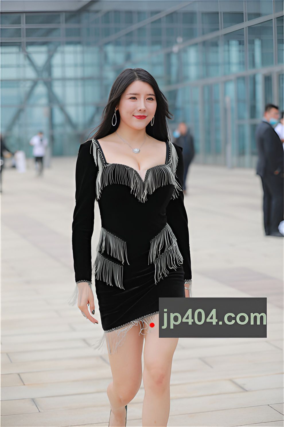 黑色连体裙美女【套图+视频】