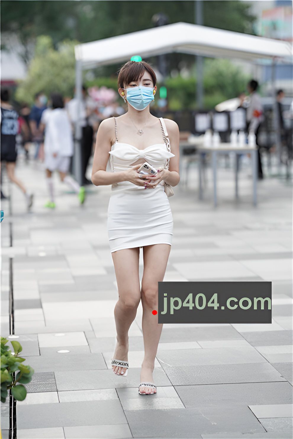 漂亮的白色吊带包臀裙美女【套图+视频】