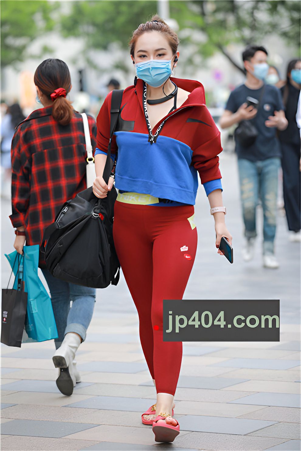 红色瑜伽裤妹子【套图+视频】