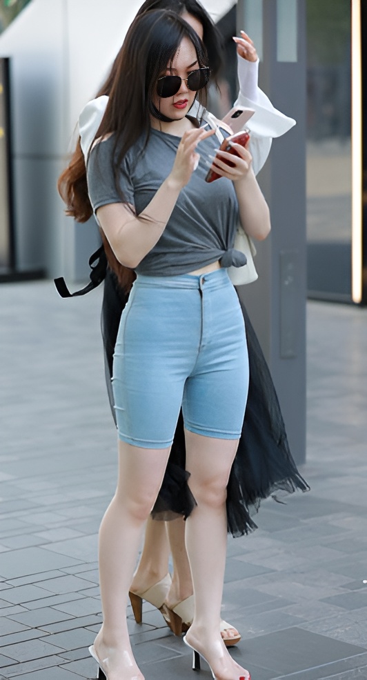 紧身蓝牛美女【套图+视频】 紧身蓝牛美女【套图+视频】