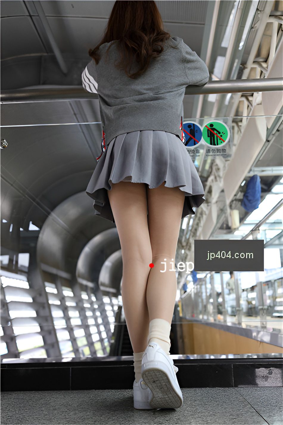 灰色百褶裙小姐姐【套图+视频】