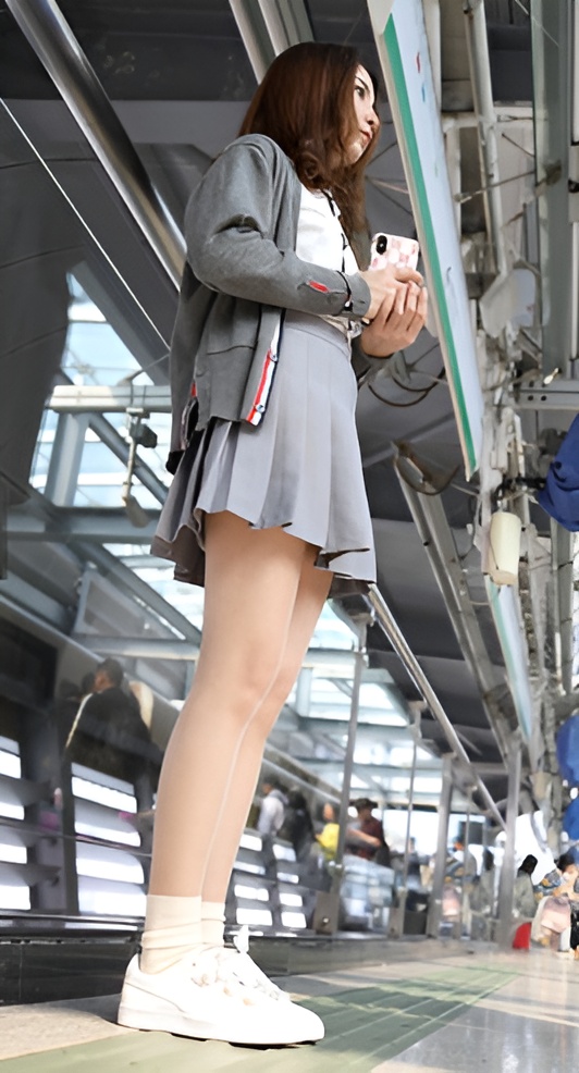 灰色百褶裙小姐姐【套图+视频】