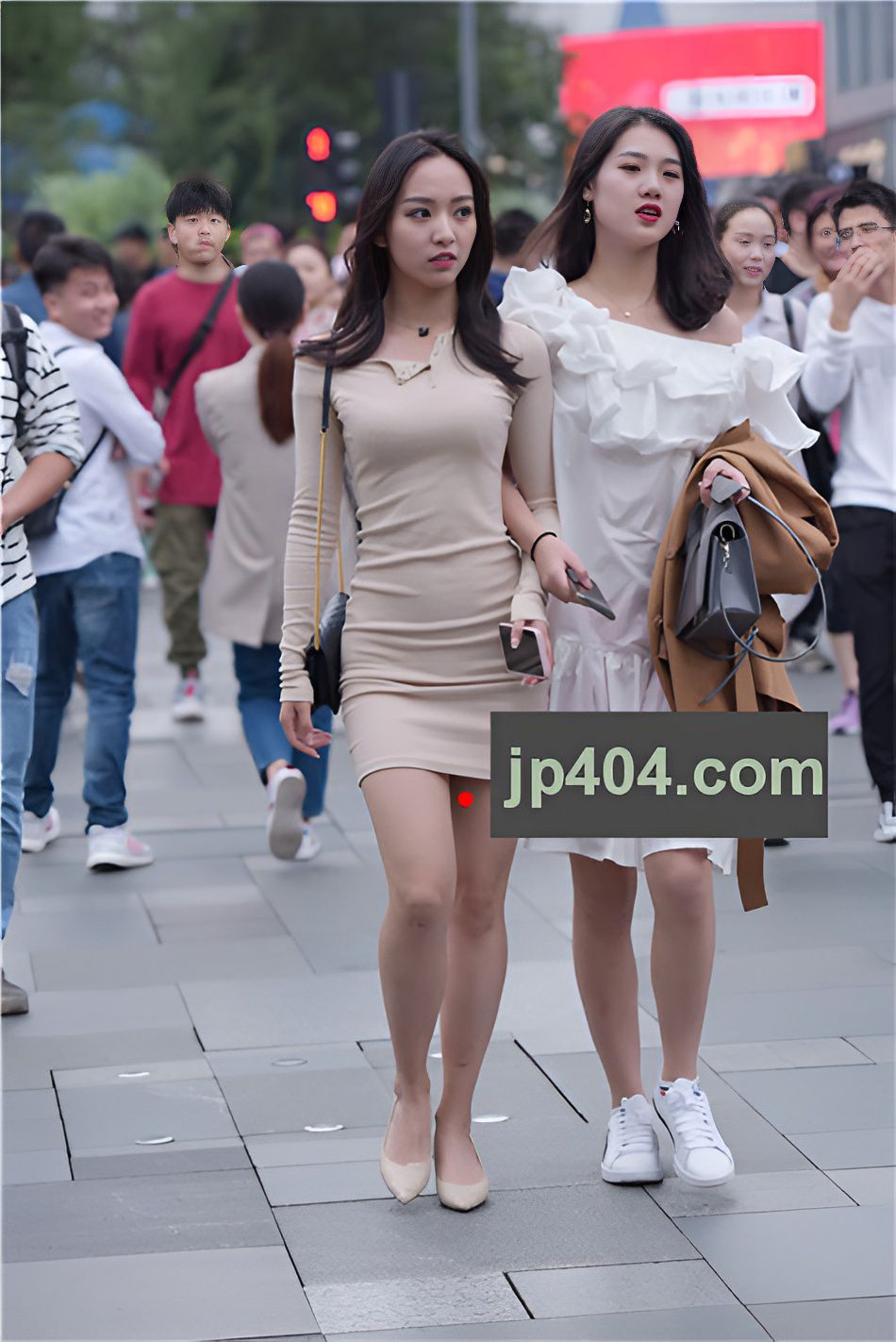 （套图）娇小的连体裙美女(72P)[1.39G/JPG]