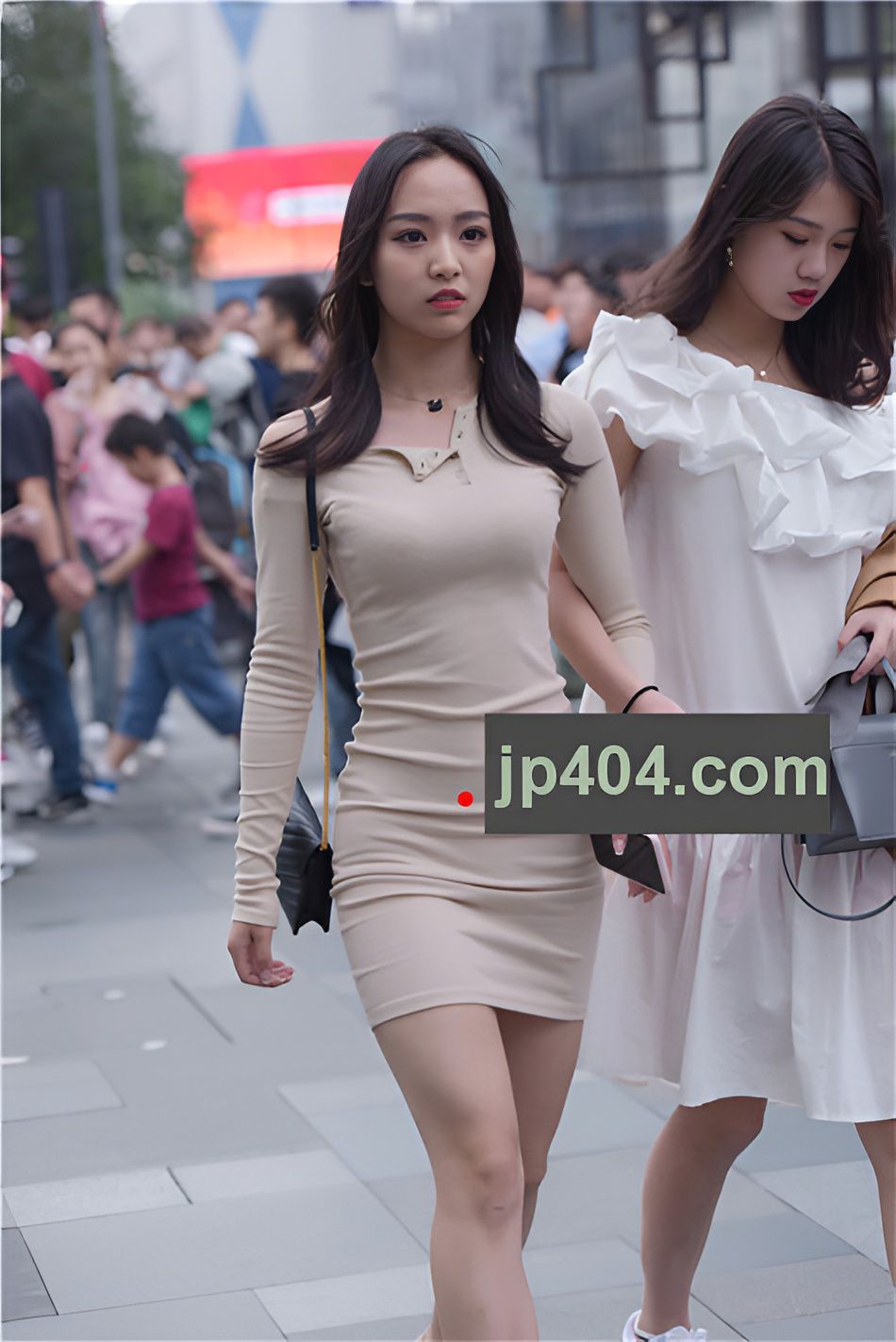 （套图）娇小的连体裙美女(72P)[1.39G/JPG]