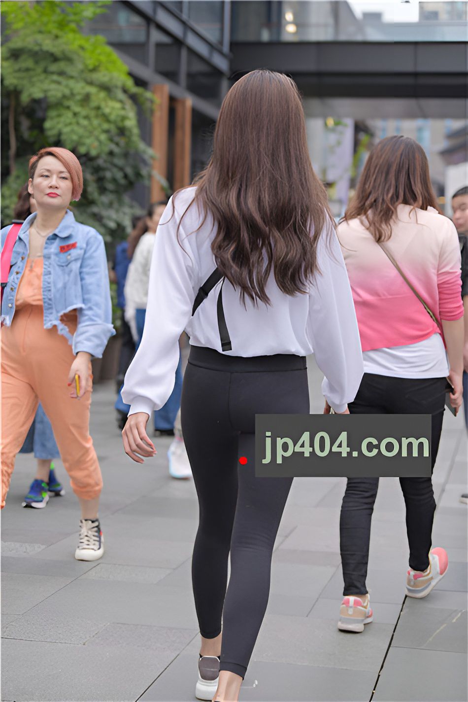 （套图）黑色瑜伽裤美女(56P)[817M/JPG]