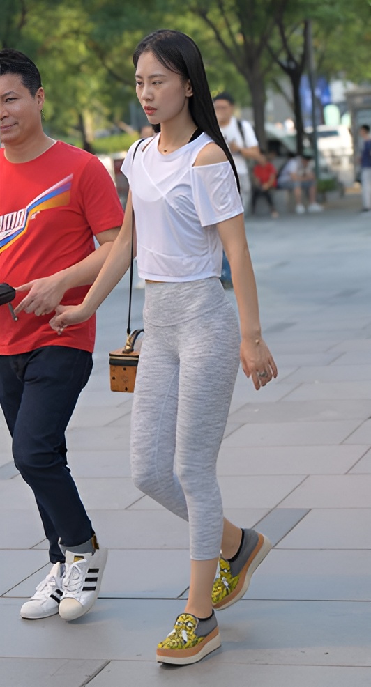 （套图）漂亮的高腰瑜伽紧身裤(30P)[673M/JPG]