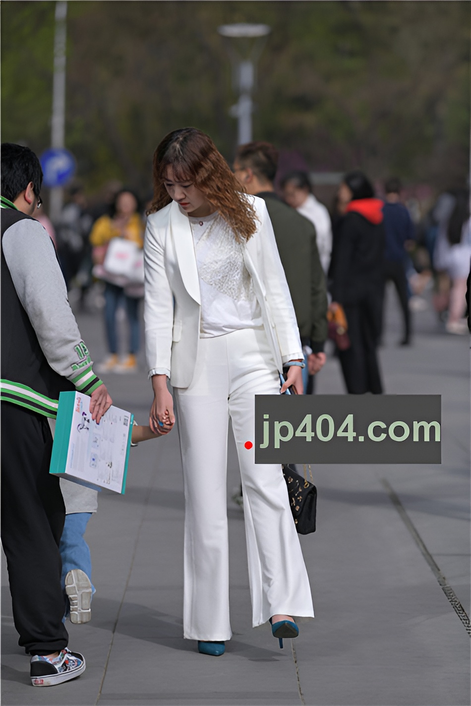 （套图）气质美妇(29P)[249M/JPG]