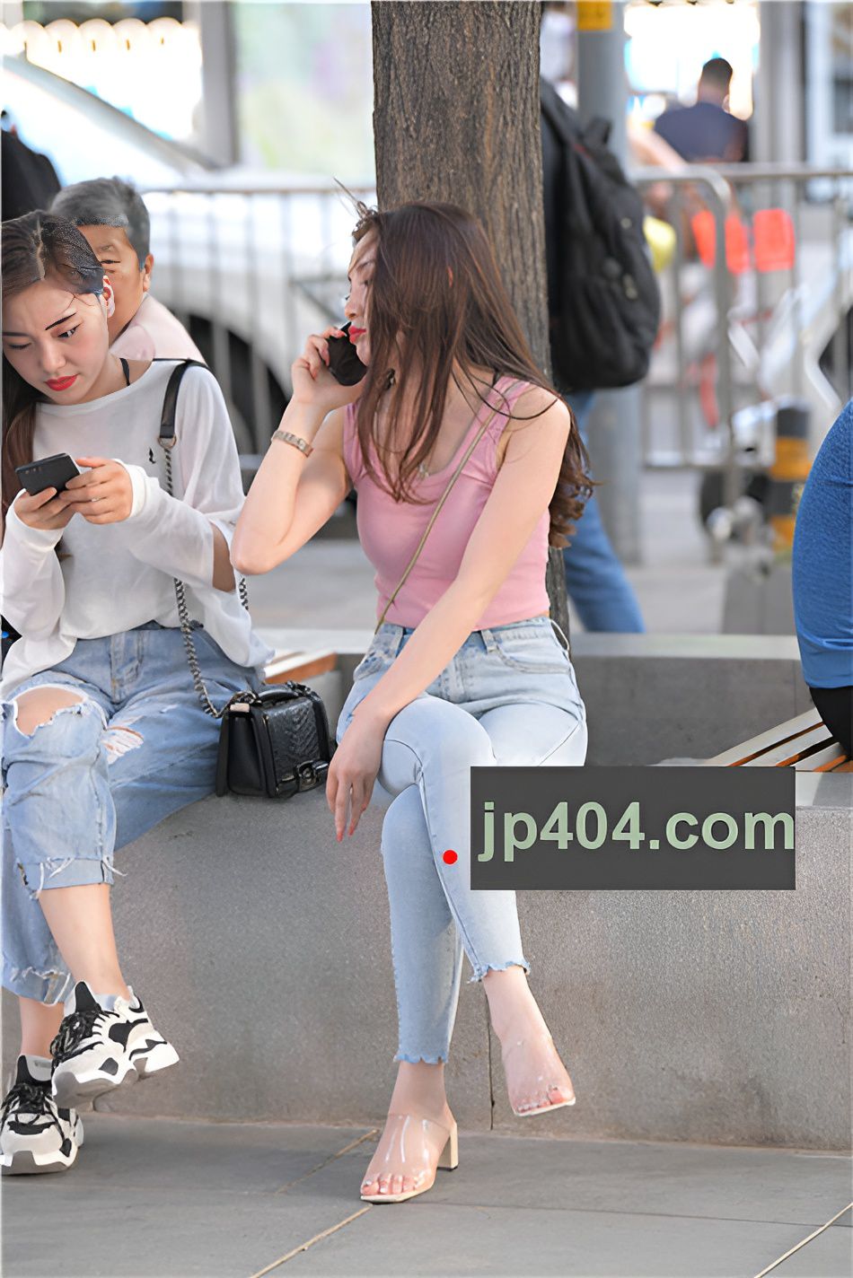 （套图）白嫩牛仔女孩(34P)[807M/JPG]