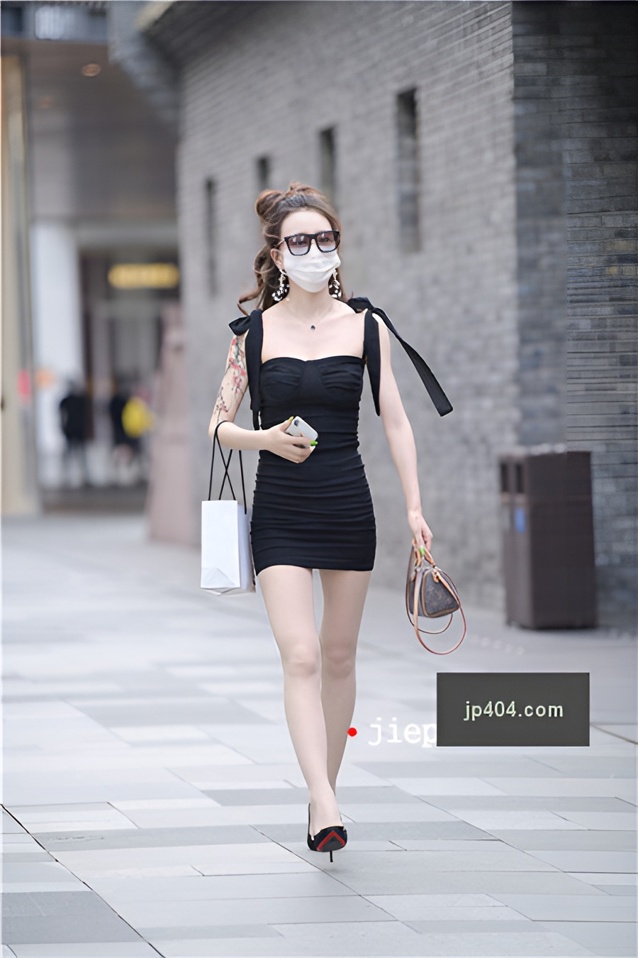 （套图）黑裙花臂妹子(201P)[2.85G/JPG]