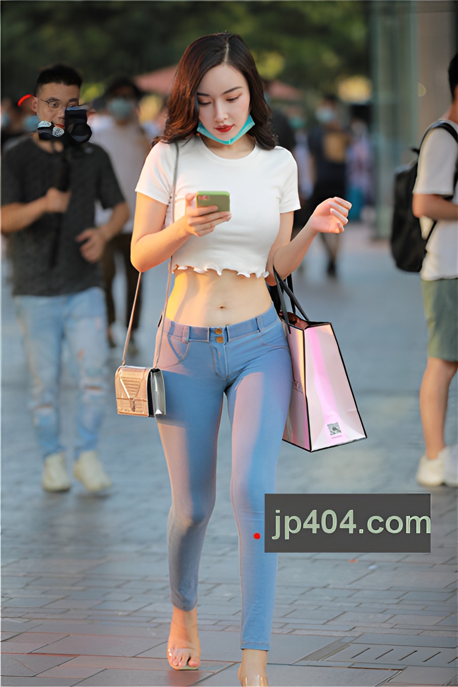 （套图）漂亮的露腰小姐姐(136P)[1.32G/JPG]