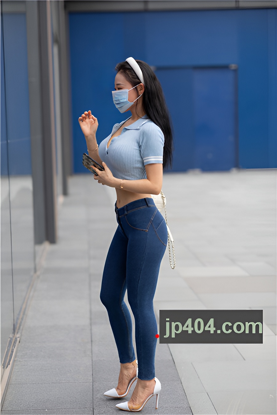 （套图）露腰牛仔紧身裤美眉(68P+1V)[1011M/JPG]