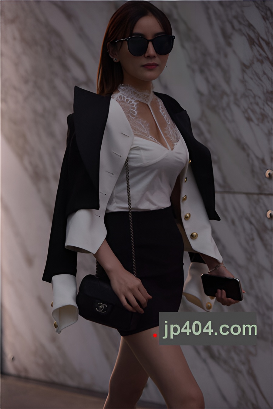 （套图）墨镜美女(185P)[3.52G/JPG]