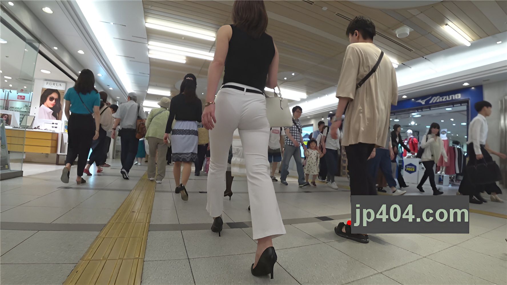 极品白裤OL美女[1.42G/MP4]