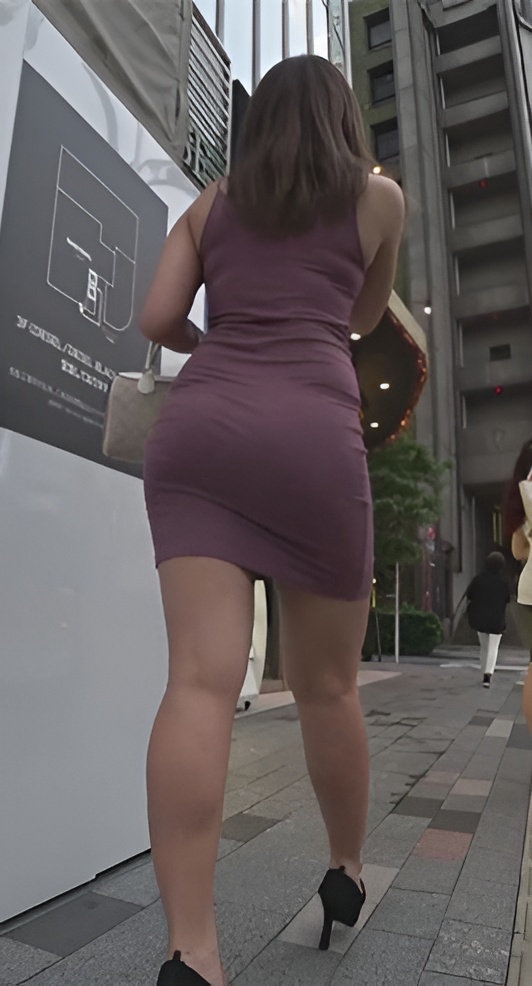 两个性感的美眉[1.47G/MP4]