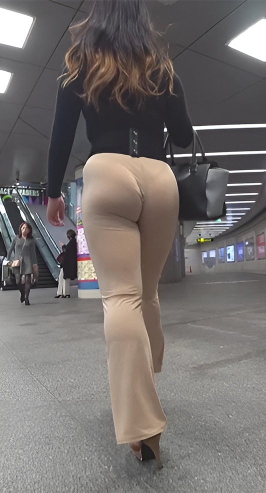 米色紧身裤饱满圆润美女[1.46G/MP4]